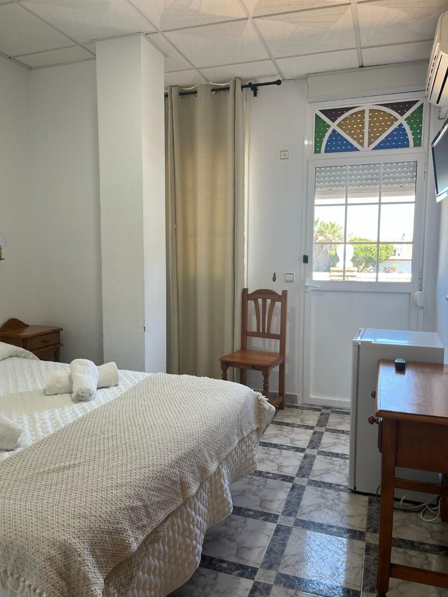 Hostal Quinto Pino Чипиона Екстериор снимка
