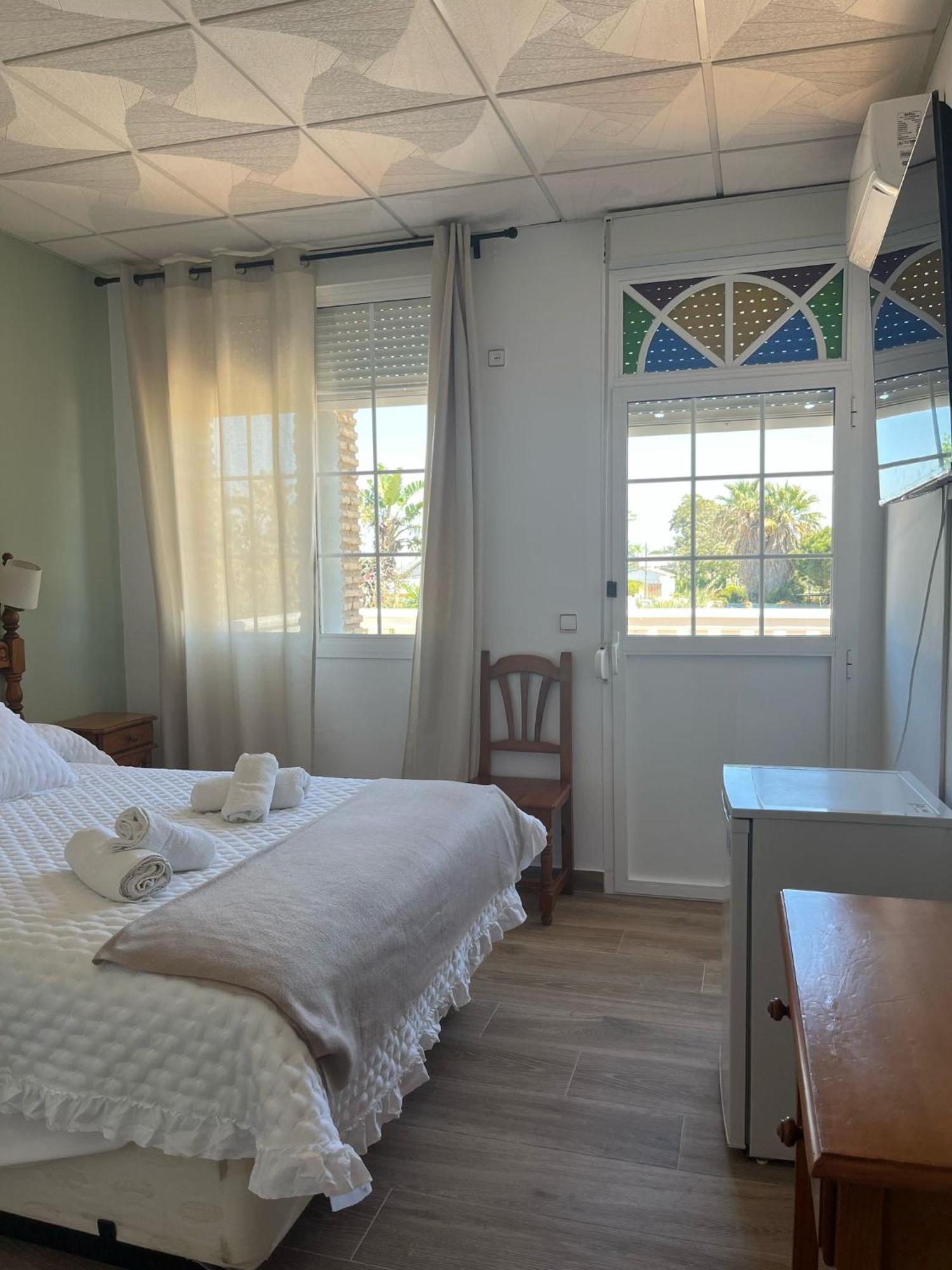 Hostal Quinto Pino Чипиона Екстериор снимка